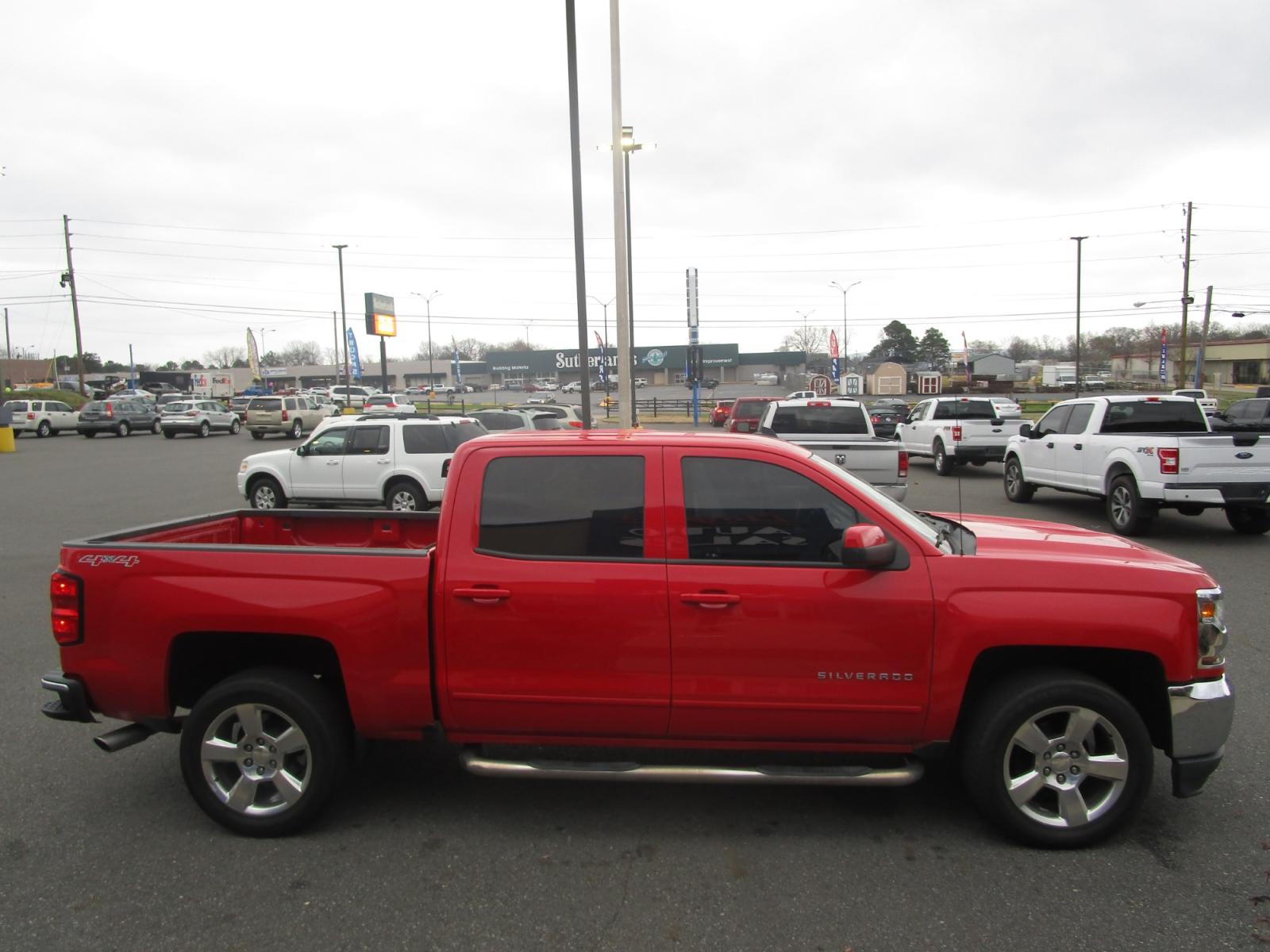 2017 RED /Black / Cloth Chevrolet Silverado 1500 LT Crew Cab 4WD (3GCUKRECXHG) with an 5.3L V8 OHV 16V engine, 6A transmission, located at 1814 Albert Pike Road, Hot Springs, AR, 71913, (501) 623-1717, 34.494228, -93.094070 - Photo #2